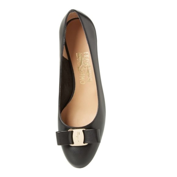 New! Salvatore Ferragamo Vara gold bow leather shoes - Picture 3 of 10